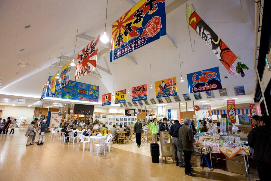 新湊きっときと市場で紅ズワイガニ尽くし！【富山県射水市】｜*and